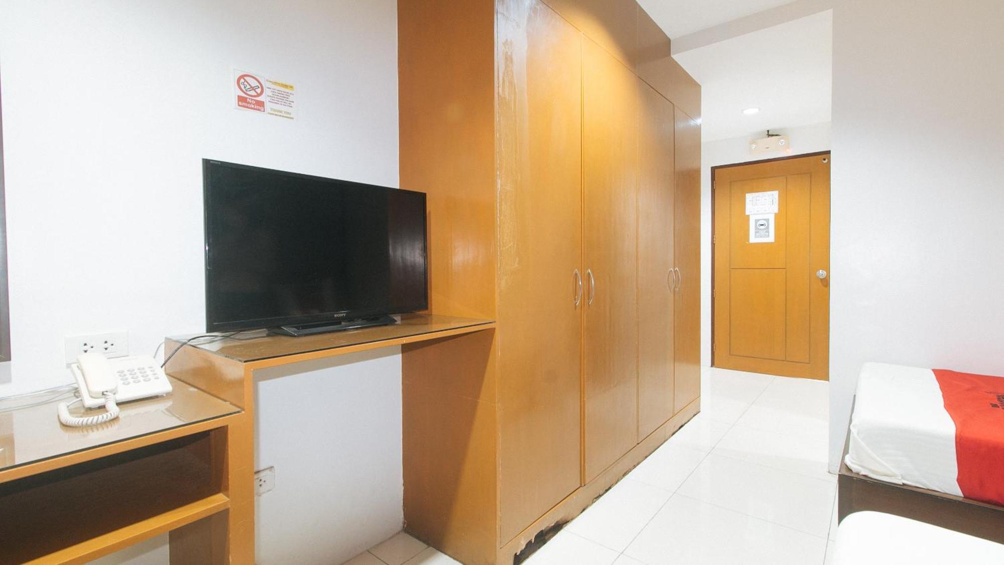 Reddoorz Near Angeles University Foundation Exterior foto